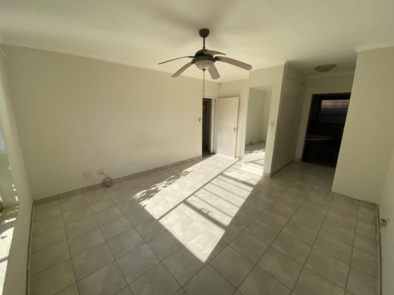 Three Bedroom Townhouse - Photo 10