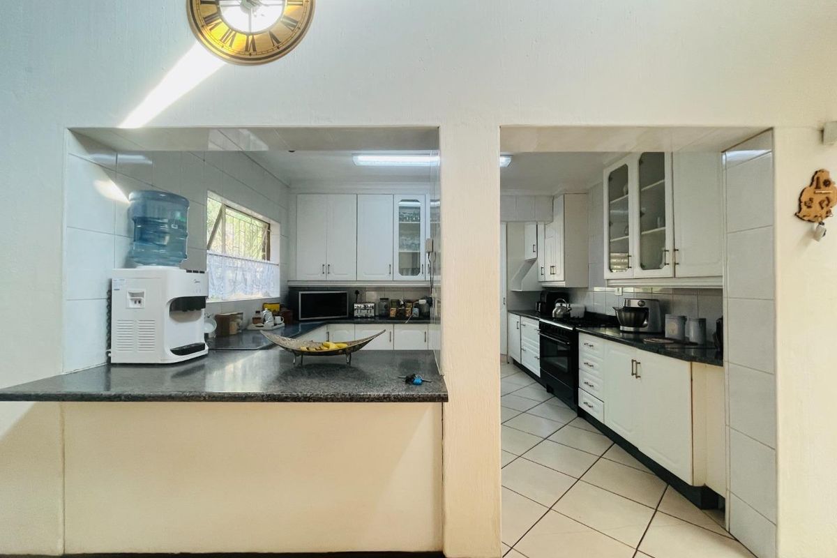 Freestanding four-bedroom home in the heart of Meyersdal | No levies | Indoor braai, bar & pool - Photo 4