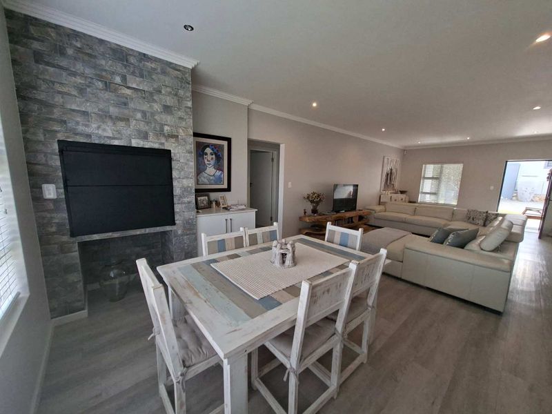 Exclusive retirement unit - Photo 2