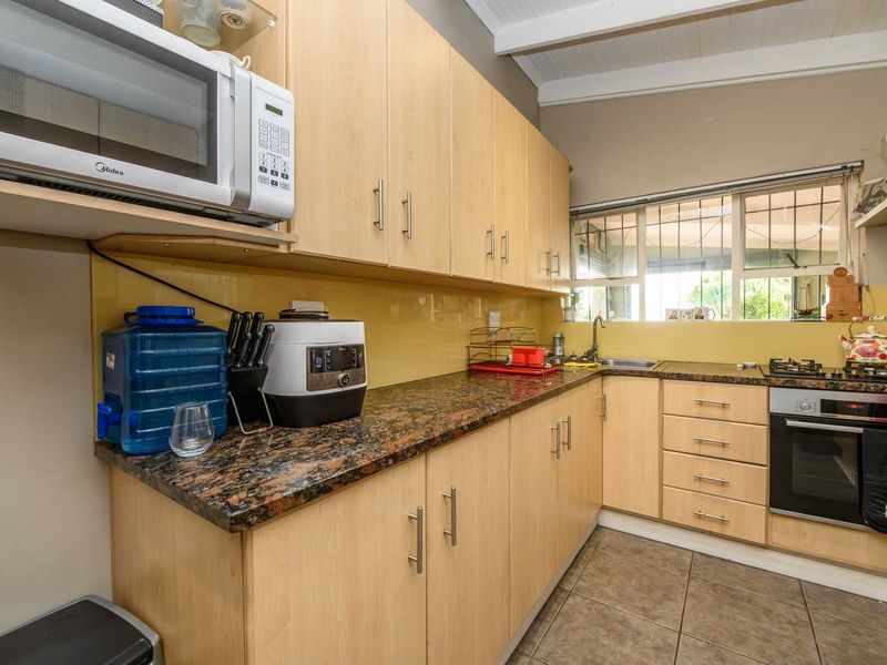 New Release - Immaculate Family Home with Bay Views in Richmond Hill - Photo 8