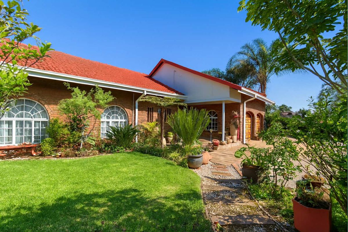 Four bedroom house in the secure boomed off area of Parkrand - Photo 3