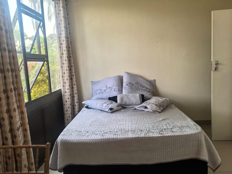 Comfy 2-Bed Apartment in Malvern, Queensburgh! - Photo 9