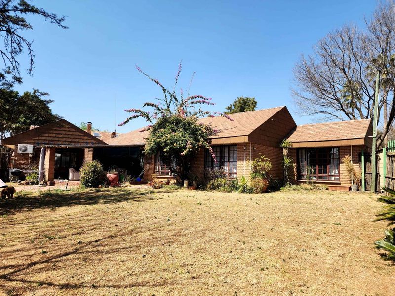 Fantastic income-generating agricultural property with general store trading rights in the heart of Glenferness AH. - Photo 4