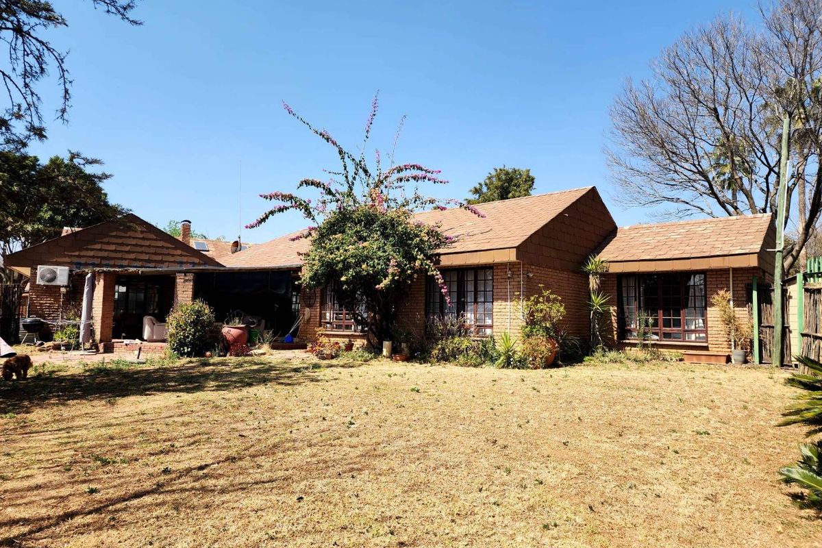 Fantastic income-generating agricultural property with general store trading rights in the heart of Glenferness AH. - Photo 4