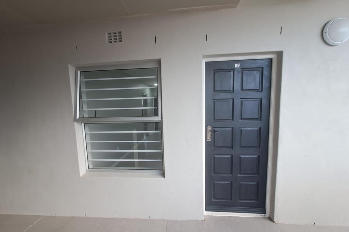 Wake Up to Mountain Views – Stylish New Apartment in Diep River - Photo 2