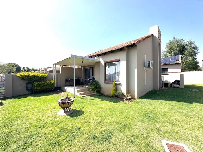 Property #2559679, Townhouse For Sale in Mooikloof Ridge