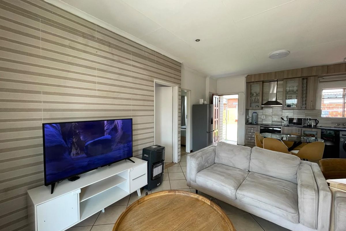 ✨ Modern 3-Bedroom Simplex for Sale – Secure Estate Living! - Photo 2