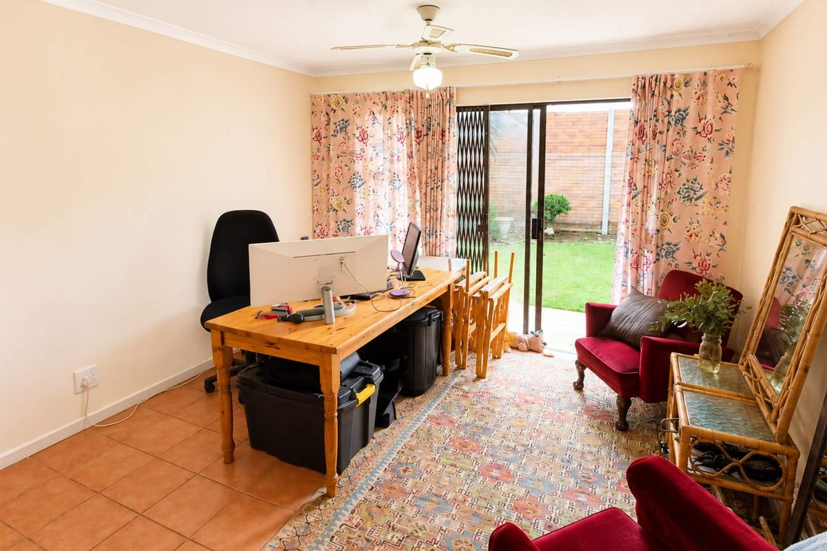 2 Bedroom Ground Floor Apartment For Sale - Photo 3