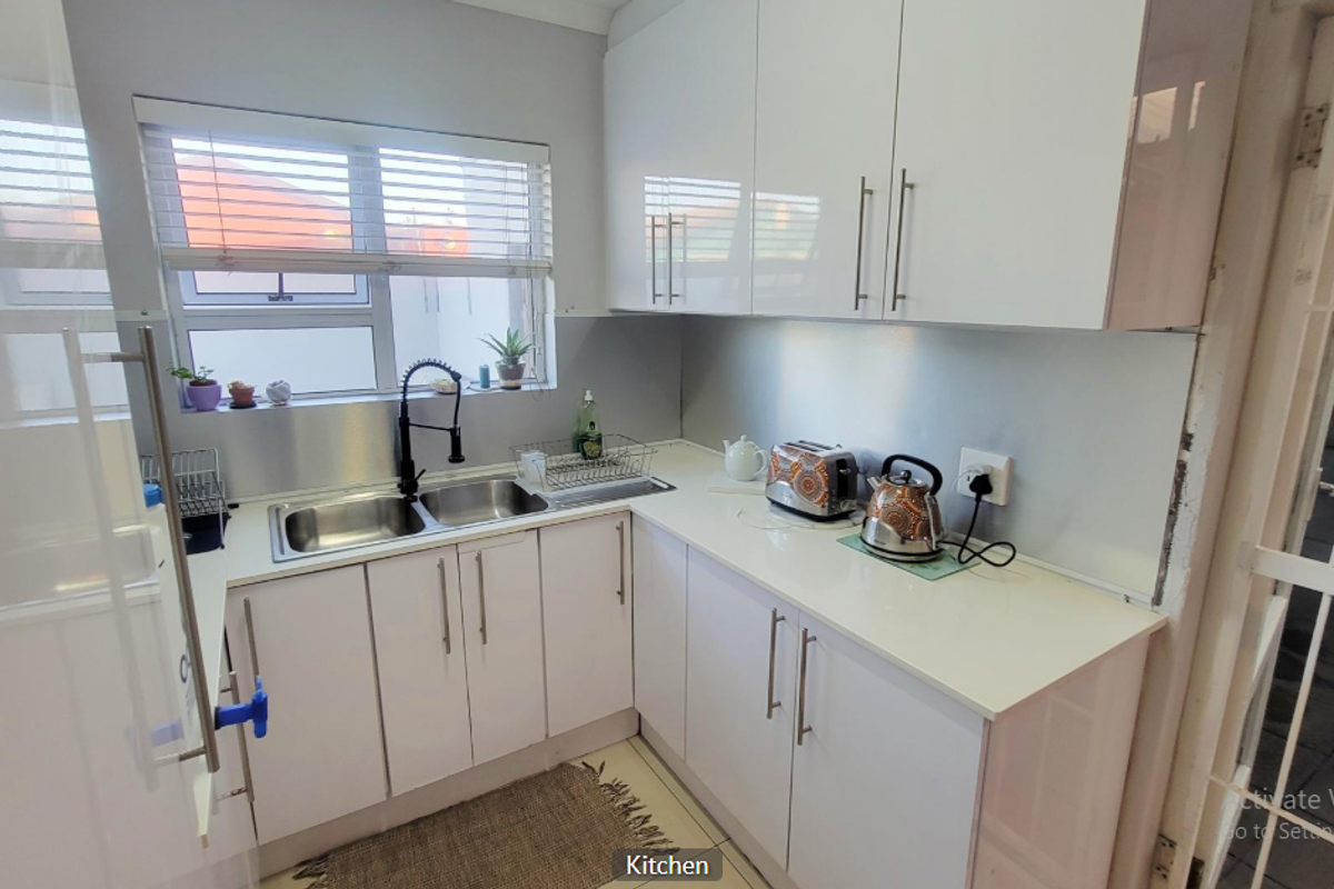 Charming 3-Bedroom Home with Modern Amenities - Photo 3