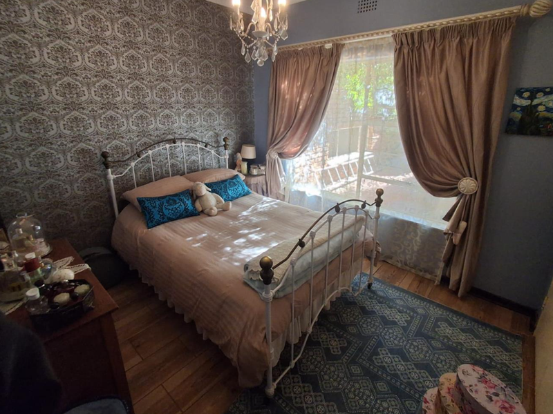 Charming Hillside Family Home with Cottage – Mulbarton - Photo 9