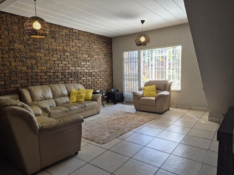 Modern spacious townhouse - pet friendly - Photo 7