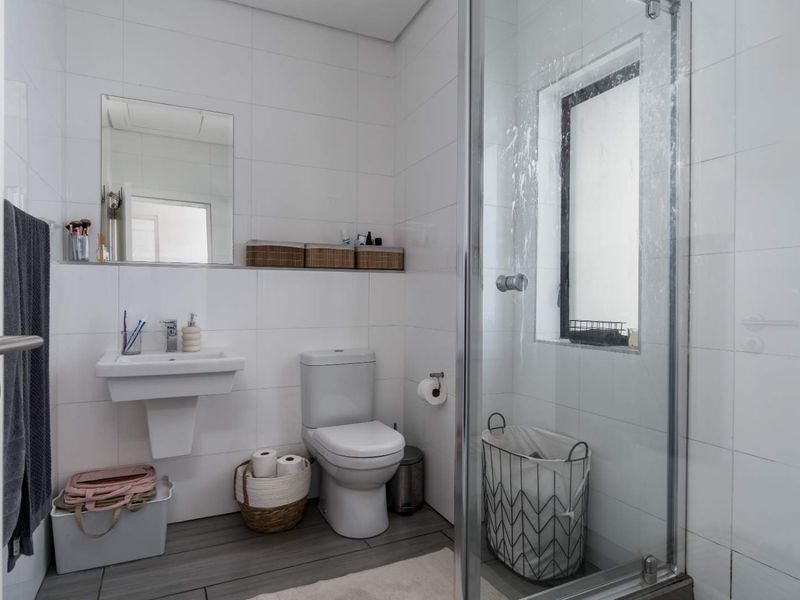 Modern 2 Bed 2 Bath 2 Parking -  Living in the Heart of Stellenbosch – 95 on Bird Street Apartments - Photo 8