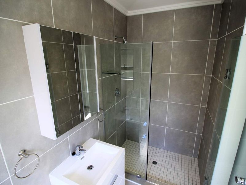 Two Bedroom Apartment in Secure Estate - Photo 10