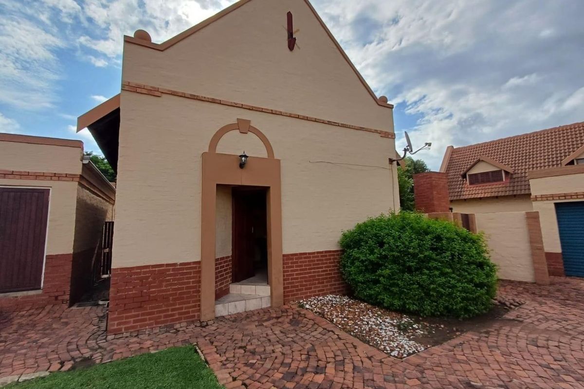 3 Bedroom 2 Bathroom for sale - Photo 4