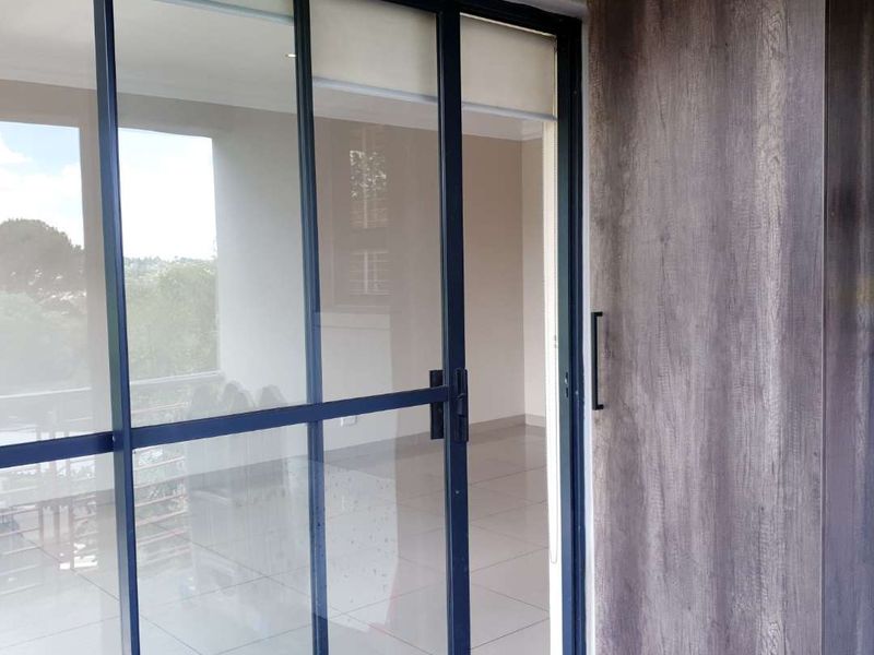 Swing Into Style: Sunlit 1st Floor Haven with Designer Kitchen in Golf Estate - Photo 10