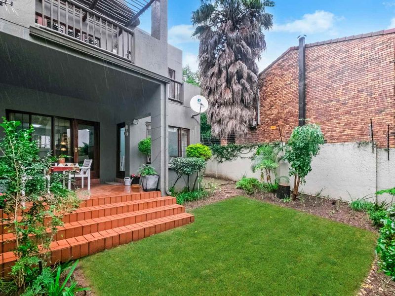 TRANQUIL GARDEN UNIT TUCKED AWAY IN LOVELY LONEHILL PLUS A FEW STEPS AWAY FROM THE PARK - Photo 9