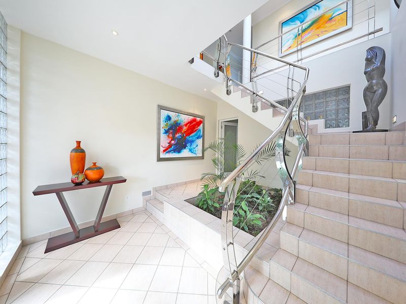 5 BEDROOM ARCHITECTURAL DREAM HOME IN PLATTEKLOOF - Photo 2