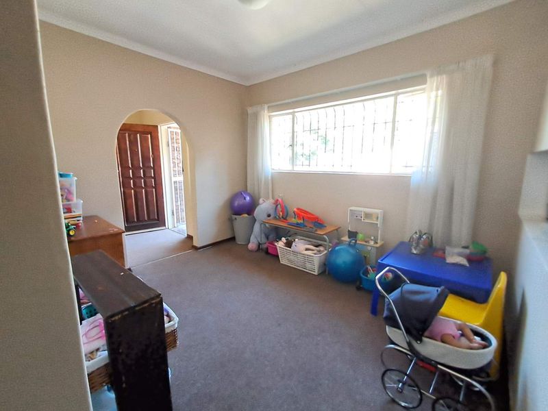 Spacious 4 Bedroom, 2.5 Bathroom Family Home in Kilnerpark - Photo 6