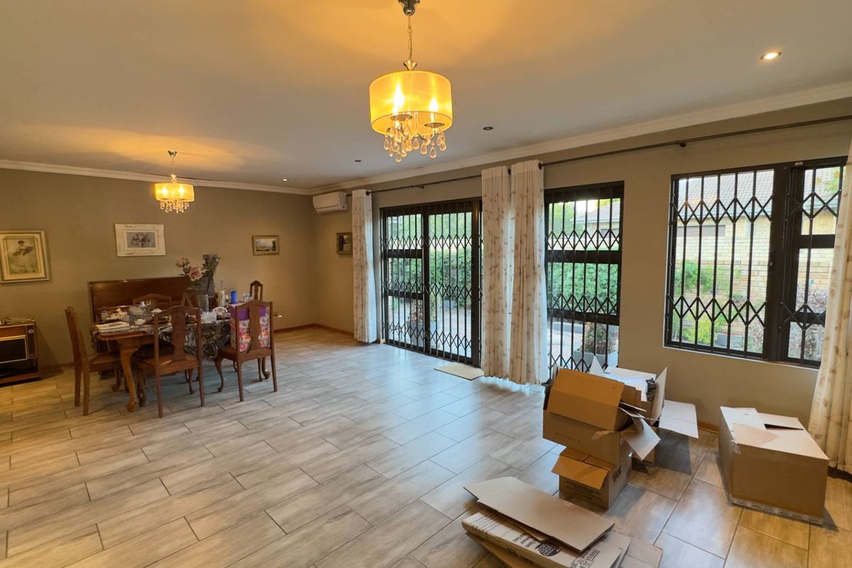 Ultra‐Modern, Upmarket Free‐Standing Town-House - Photo 4