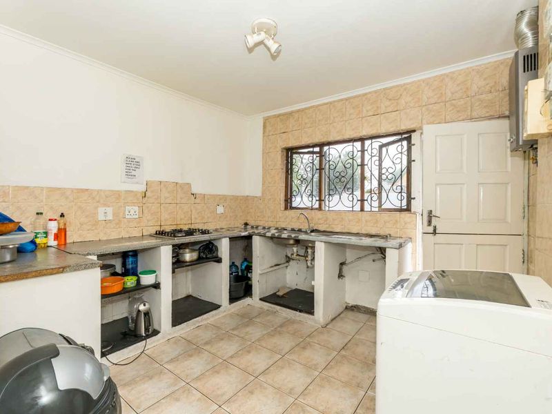 Family Home or Investment Property in Wynberg - Photo 7