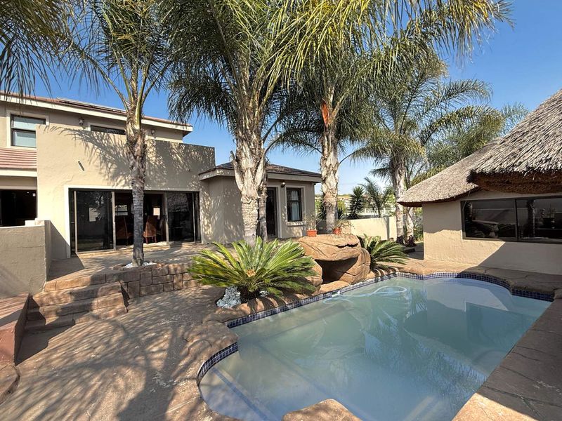 Stunning Four Bedroom Home in Excellent Estate, The Ultimate in Lifestyle Living - Photo 2