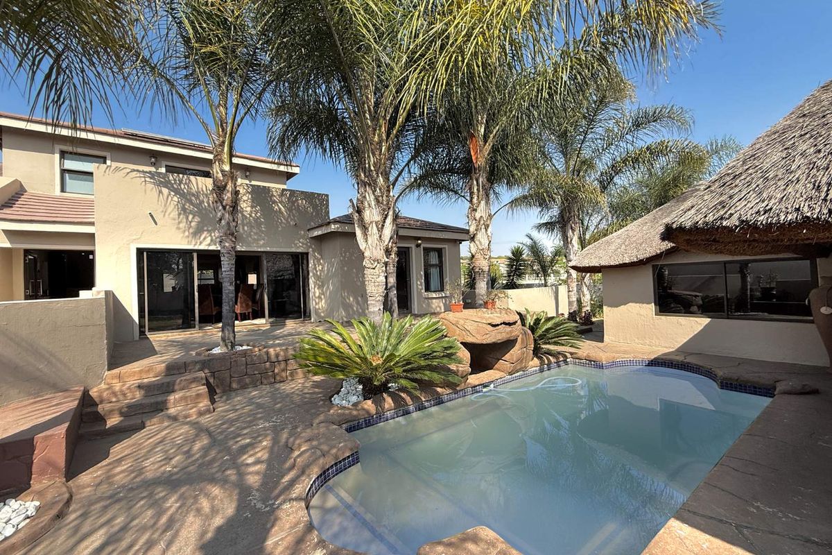 Stunning Four Bedroom Home in Excellent Estate, The Ultimate in Lifestyle Living - Photo 2