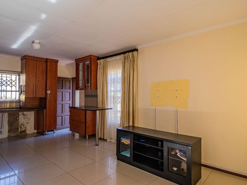 Neat 3 Bedroom townhouse for sale in Heatherview Gardens - Photo 8