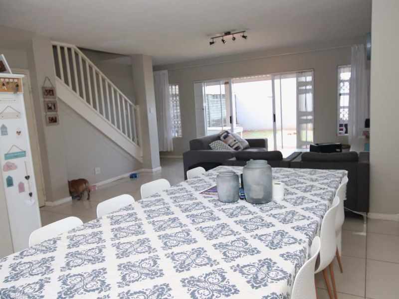 3 Bedroom 2 bathroom townhouse for sale in upper Sunningdale - Photo 8