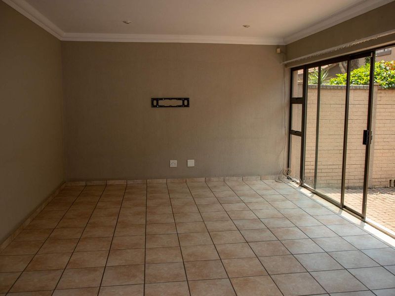 Exceptional Duplex 3 Bedroom Townhouse for Sale - Comfort-  Stylish - Photo 5