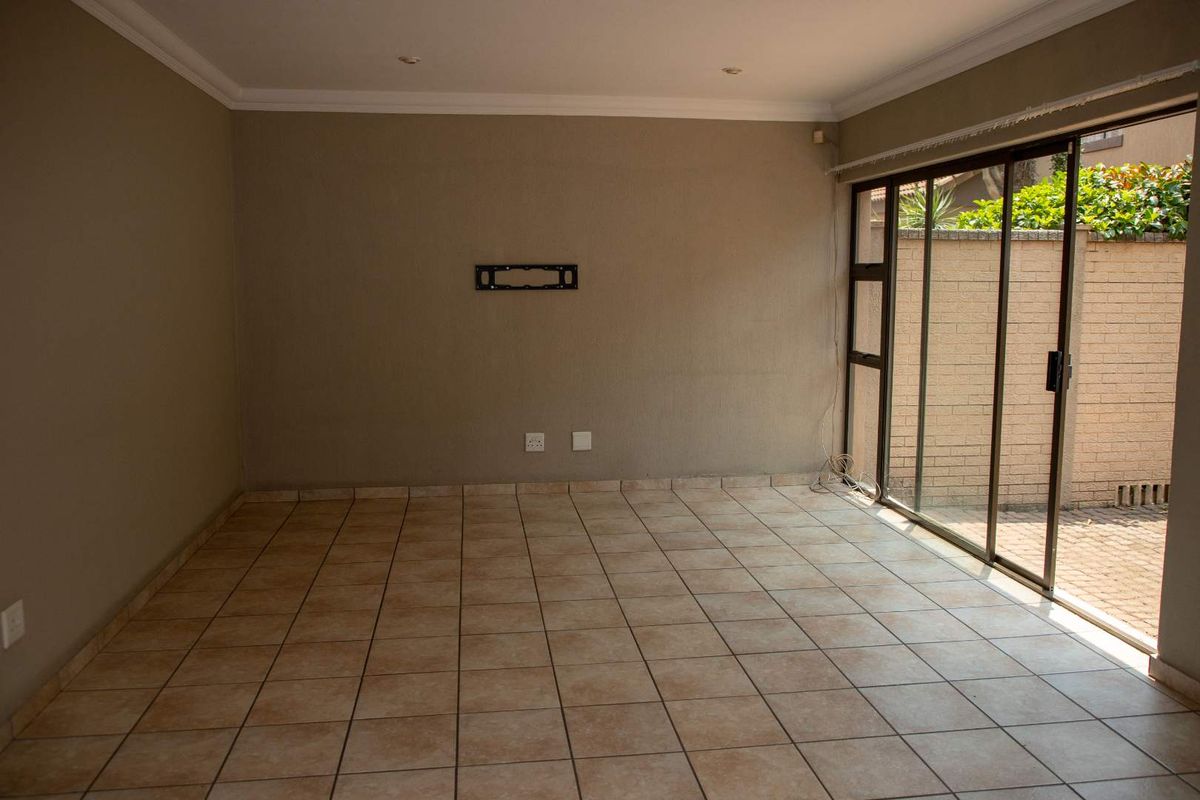 Exceptional Duplex 3 Bedroom Townhouse for Sale - Comfort-  Stylish - Photo 5