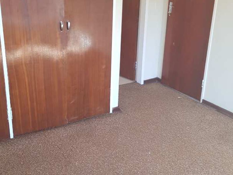 Spacious 3-Bedroom Home with Modern Flatlet for Rent – R12,000/month - Photo 2