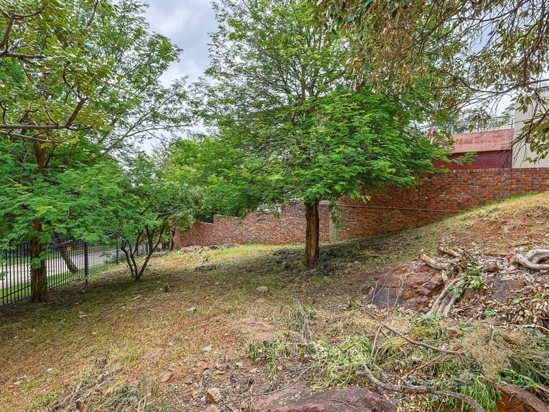 Nestled in a sought-after estate in Pretoria East, this exceptional 431 sqm parcel of land offers a rare opportunity to build your dream home in a setting of timeless beauty. With sweeping, breathtaking views, this is the closest you’ll come to the e - Photo 10