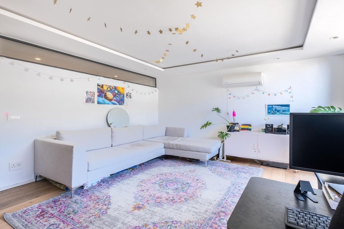 Top-Floor Spectacular Unit With Table Mountain View - Photo 4