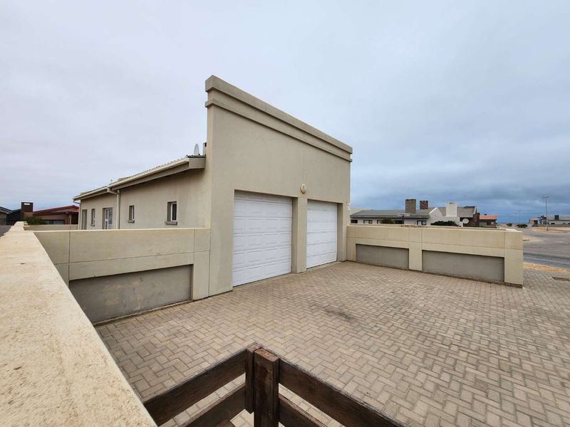 Corner property with a northwestern view. - Photo 9