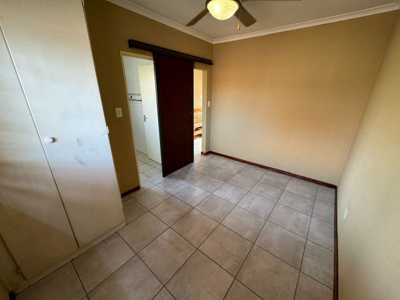 Stunning 3 bedroom townhouse to rent in Weltevredenpark - Photo 4