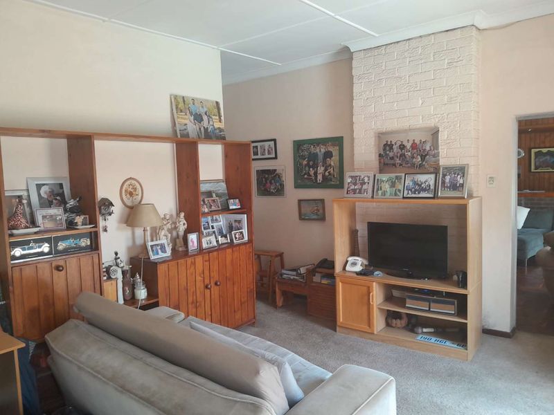 Spacious 4 Bedroom Family Home in Lunmeyer - Photo 2