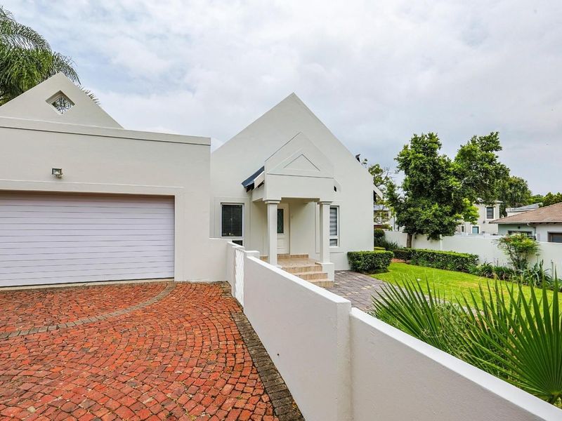 Elegant Furnished Family Home to Rent in Silver Lakes Golf Estate - Photo 2