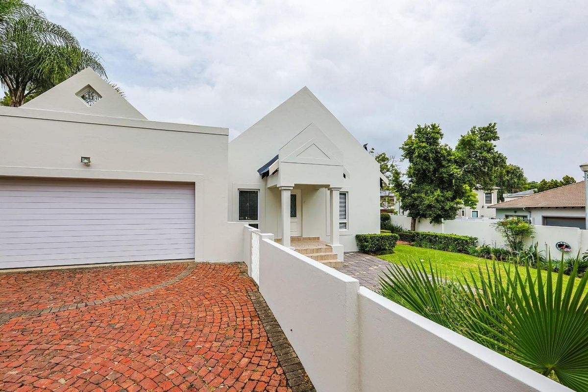 Elegant Furnished Family Home to Rent in Silver Lakes Golf Estate - Photo 2