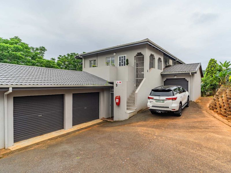 NO STAIRS!! Spacious 3 bedroom 2 bathroom Simplex in sought after Sunningale - Photo 4