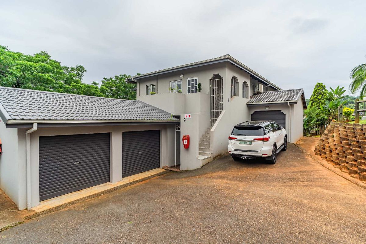 NO STAIRS!! Spacious 3 bedroom 2 bathroom Simplex in sought after Sunningale - Photo 4