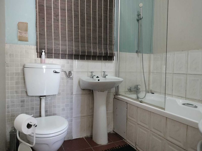 Own your own business with two full title properties and a well established Guesthouse - Photo 10