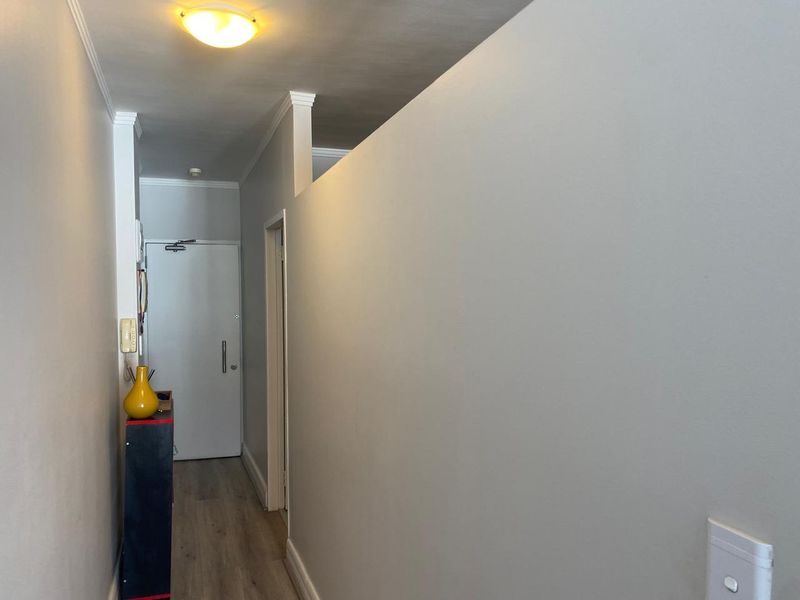 Executive Large One Bedroom Apartment - Furnished - Photo 4