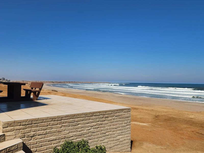 Closer to the beach you cannot stay in Henties Bay. - Photo 2
