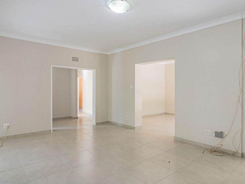 Charming 3 Bedroom Family Home with Study in Sought-After Northcliff - Photo 8
