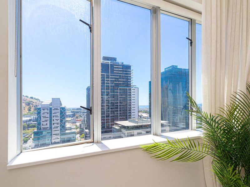 Stunning Apartment in Central Cape Town - Photo 8