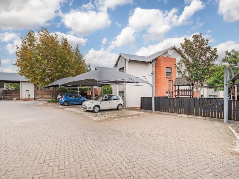 Upstairs unit. - Photo 3