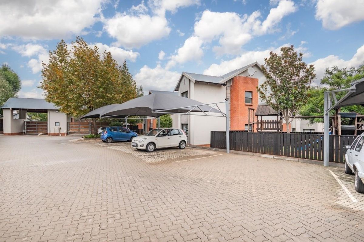 Upstairs unit. - Photo 3