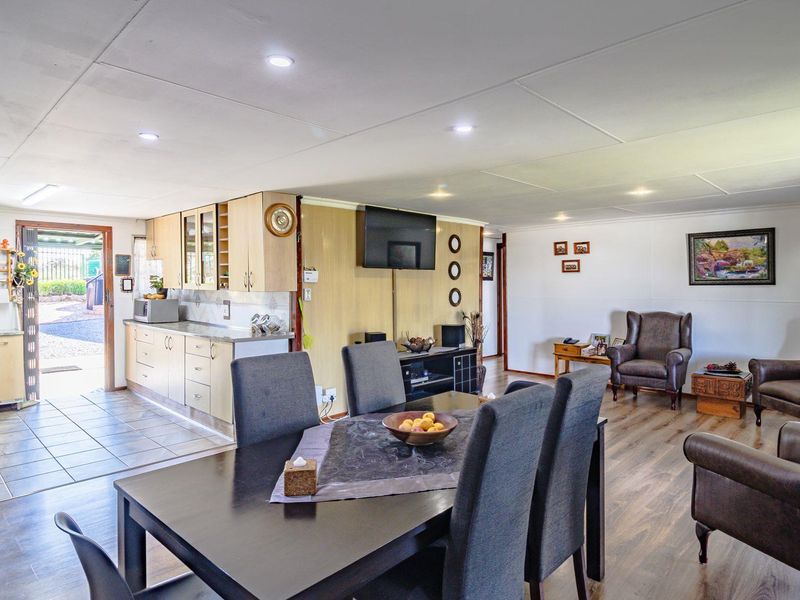 Elegant 3 Bedroom Home with Uninterrupted Vaal River Views - Photo 9