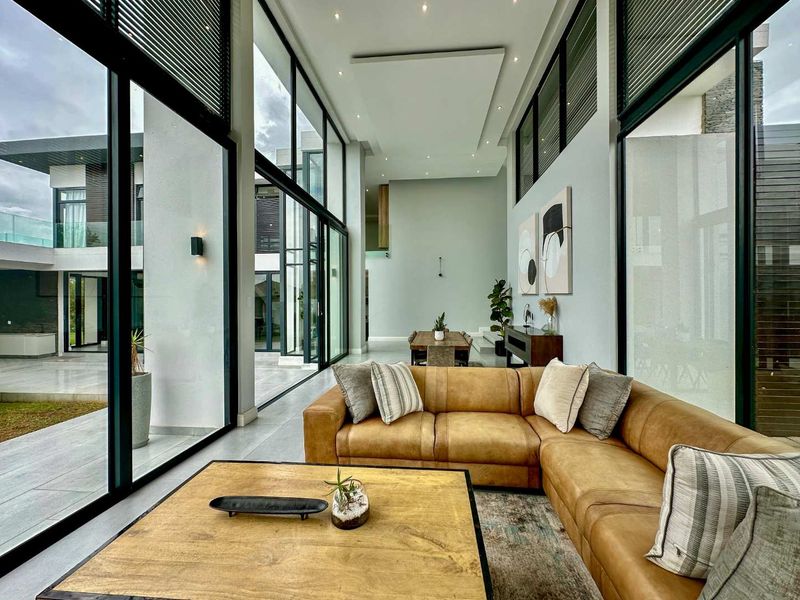 Luxurious Family Residence in Steyn City - Photo 8