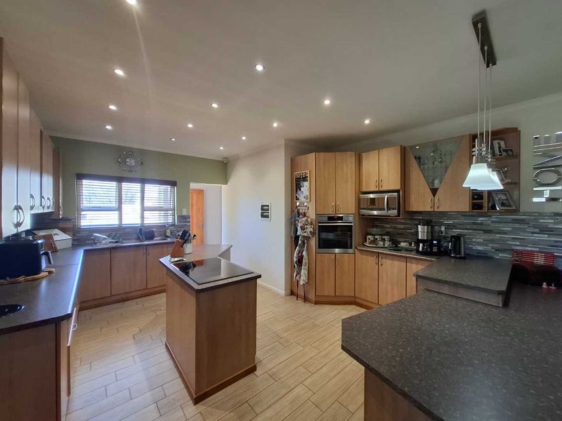 Modern home with heated indoor pool - Photo 2